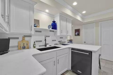 Kitchen - 201 Paseo De Vida Loop, Altus, OK 73521 photo 3 of 7