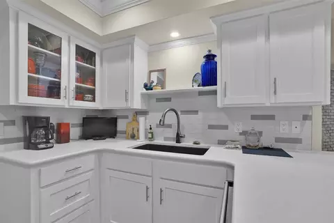Kitchen - 201 Paseo De Vida Loop, Altus, OK 73521 photo 2 of 7