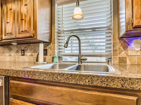 Kitchen - 14045 Apache Dr, Edmond, OK 73013 photo 1 of 4