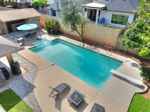 Exterior - 14045 Apache Dr, Edmond, OK 73013 photo 3 of 4