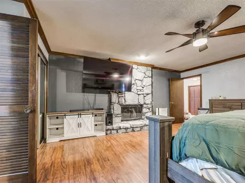 Bedroom - 14045 Apache Dr, Edmond, OK 73013 photo 2 of 2