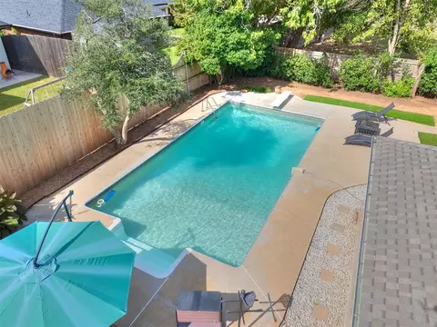 Exterior - 14045 Apache Dr, Edmond, OK 73013 photo 2 of 4