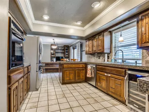 Kitchen - 14045 Apache Dr, Edmond, OK 73013 photo 2 of 4
