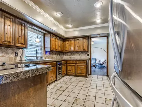 Kitchen - 14045 Apache Dr, Edmond, OK 73013 photo 3 of 4