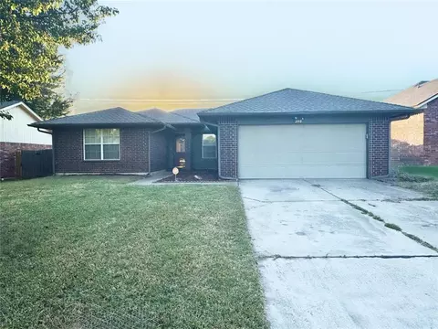 209 Bradgate Dr, Yukon, OK 73099