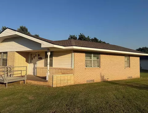 844 Mimosa Dr, Watonga, OK 73772