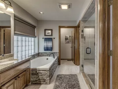 Bath - 7 Loblolly Ln, Tuttle, OK 73089 photo 2 of 7