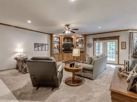 Living - 7 Loblolly Ln, Tuttle, OK 73089 photo 4 of 5