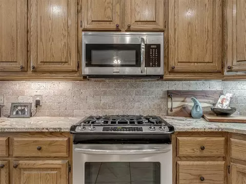 Kitchen - 7 Loblolly Ln, Tuttle, OK 73089 photo 4 of 4