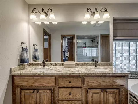 Bath - 7 Loblolly Ln, Tuttle, OK 73089 photo 1 of 7