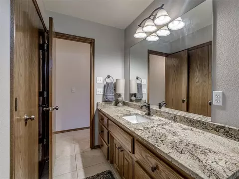 Bath - 7 Loblolly Ln, Tuttle, OK 73089 photo 6 of 7