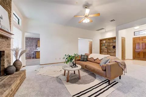 1712 Victoria Dr, Edmond, OK 73003