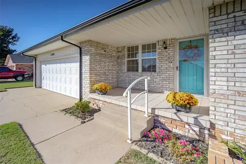1524 W Oak St, El Reno, OK 73036