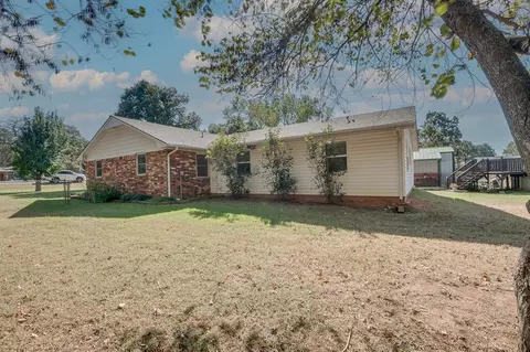 Exterior - 118 Connolly Dr, Mcloud, OK 74851 photo 8 of 11