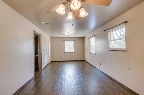 Living - 118 Connolly Dr, Mcloud, OK 74851 photo 5 of 5
