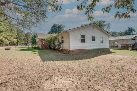 Exterior - 118 Connolly Dr, Mcloud, OK 74851 photo 6 of 11
