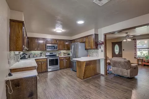 Kitchen - 118 Connolly Dr, Mcloud, OK 74851 photo 2 of 4