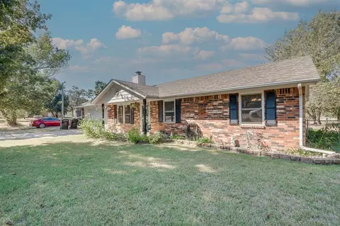 Exterior - 118 Connolly Dr, Mcloud, OK 74851 photo 2 of 11