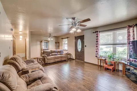 Living - 118 Connolly Dr, Mcloud, OK 74851 photo 1 of 5