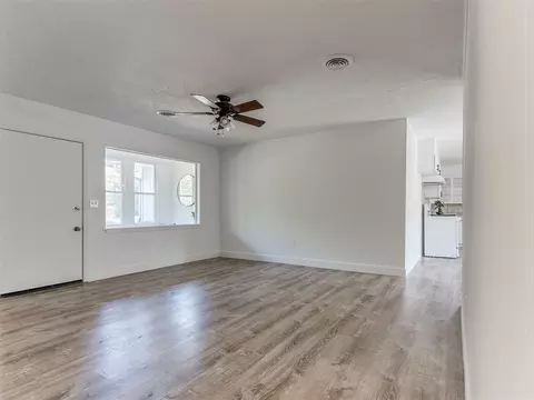 Living - 402 Etowah Rd, Noble, OK 73068 photo 2 of 2