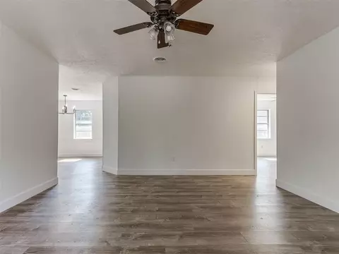 Living - 402 Etowah Rd, Noble, OK 73068 photo 1 of 2