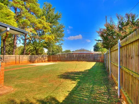 Exterior - 402 Etowah Rd, Noble, OK 73068 photo 5 of 6