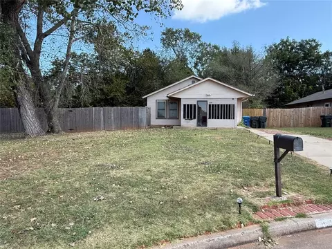 1520 Patricia Dr, Midwest City, OK 73130