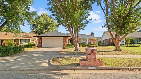 2813 Allens Trl, Edmond, OK 73012