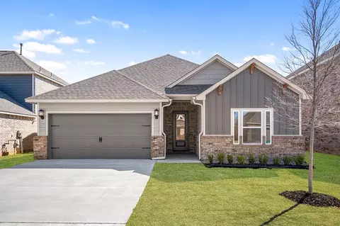 11941 SW 30th St, Yukon, OK 73099