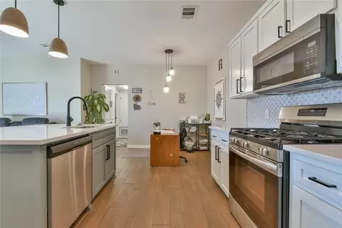 Kitchen - 2002 Shadow St, Norman, OK 73071 photo 4 of 5