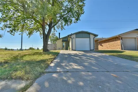 2002 Shadow St, Norman, OK 73071
