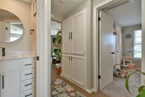 Entry Way - 2002 Shadow St, Norman, OK 73071 photo 3 of 3