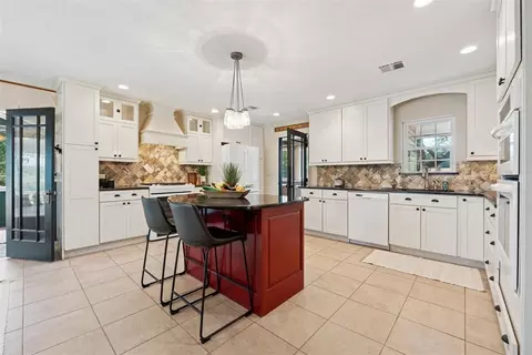 Kitchen - 19563 E Britton Rd, Harrah, OK 73045 photo 1 of 7