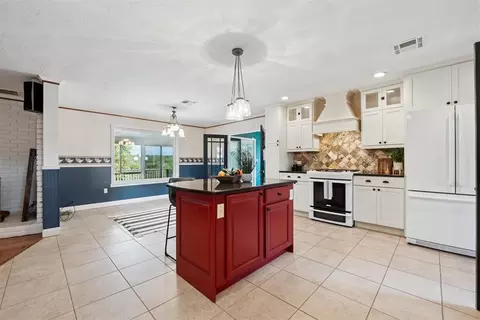 Kitchen - 19563 E Britton Rd, Harrah, OK 73045 photo 6 of 7