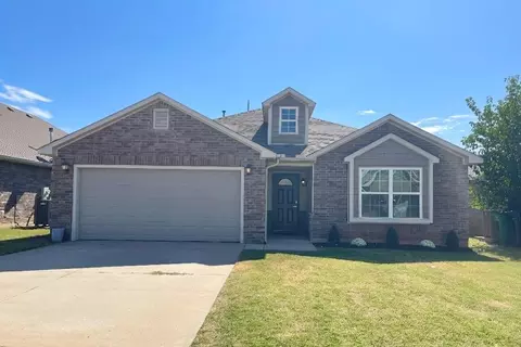 9216 NW 71st St, Yukon, OK 73099