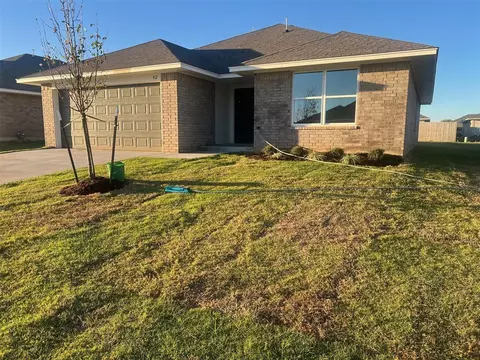 912 Hazy Brook Cir, Chickasha, OK 73018