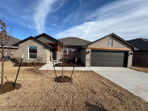 2512 Marsh Ln, Midwest City, OK 73130