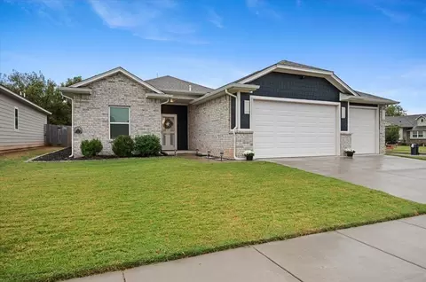 10724 NW 17th St, Yukon, OK 73099