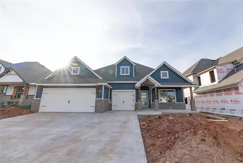 2909 Crossover Ct, Moore, OK 73160