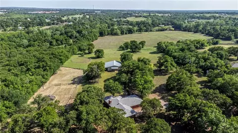 819 W Lakeview Dr, Guthrie, OK 73044