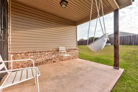 Exterior - 1101 Limestone Dr, Noble, OK 73068 photo 7 of 10