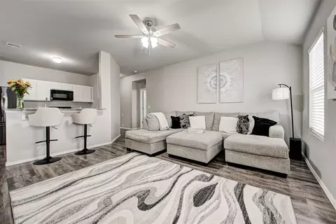 Living - 1101 Limestone Dr, Noble, OK 73068 photo 3 of 4