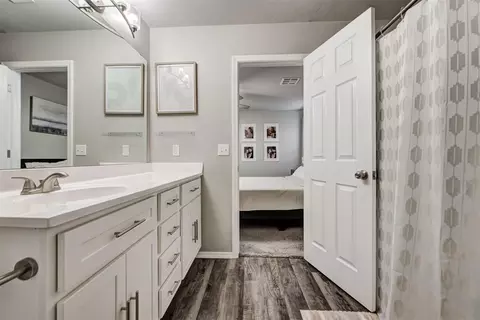 Bath - 1101 Limestone Dr, Noble, OK 73068 photo 4 of 5