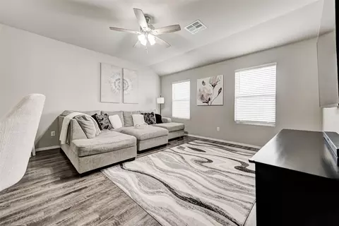 Living - 1101 Limestone Dr, Noble, OK 73068 photo 2 of 4