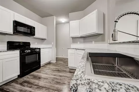 Kitchen - 1101 Limestone Dr, Noble, OK 73068 photo 3 of 5