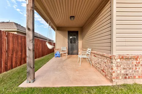 Exterior - 1101 Limestone Dr, Noble, OK 73068 photo 8 of 10