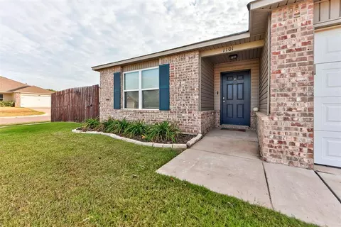 Exterior - 1101 Limestone Dr, Noble, OK 73068 photo 6 of 10