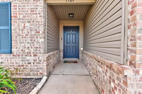 Entry Way - 1101 Limestone Dr, Noble, OK 73068 photo 1 of 5