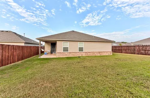Exterior - 1101 Limestone Dr, Noble, OK 73068 photo 10 of 10