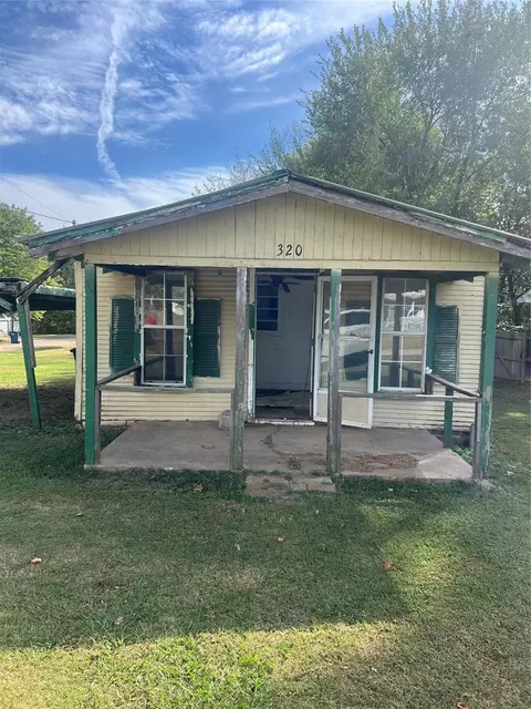 320 E 1st St, Stroud, OK 74079
